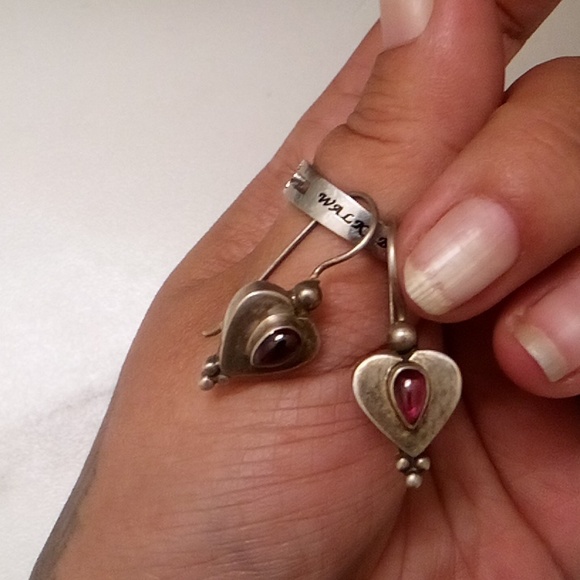 Earing - Picture 2 of 2